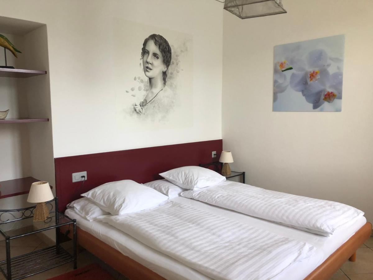 Art Hotel Ristorante Posta Al Lago رونكو سوبرا أسكونا المظهر الخارجي الصورة